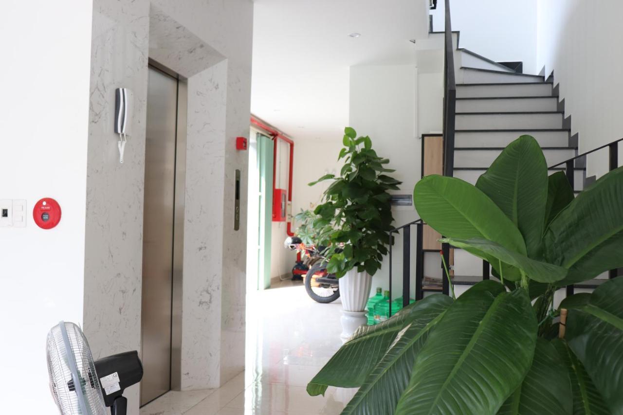 Royal Lion Hotel & Apartment ダナン市 エクステリア 写真