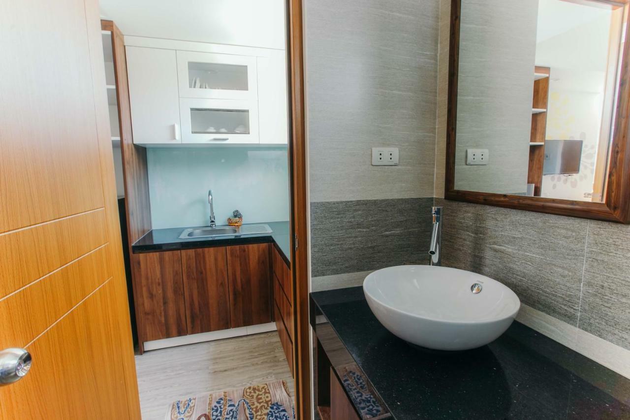 Royal Lion Hotel & Apartment ダナン市 エクステリア 写真